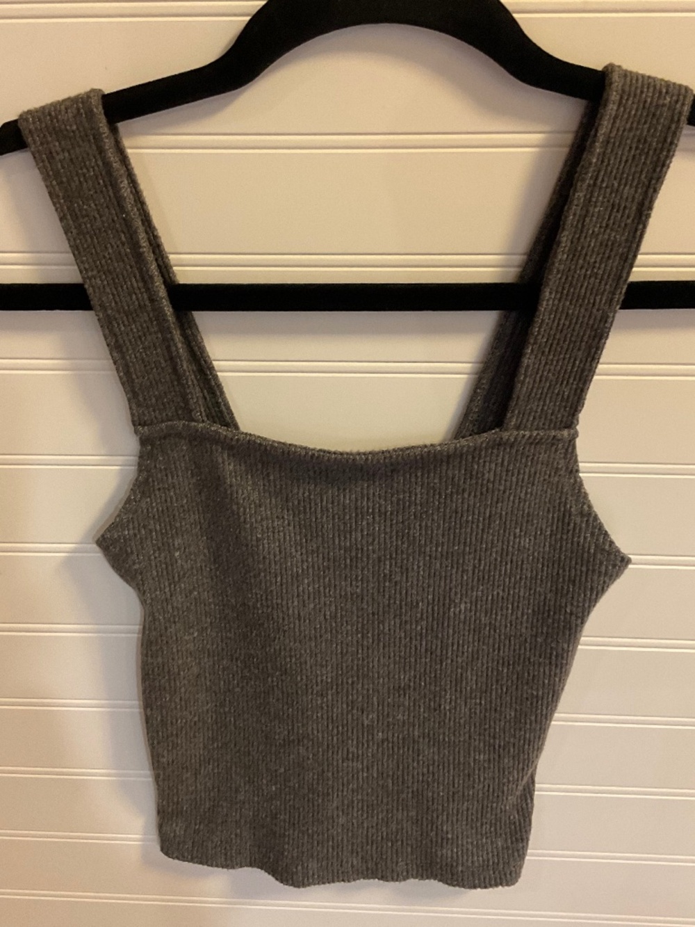American Eagle Gray Ribbed Knit Cropped Tank Top. Size: S. Pre Owned
